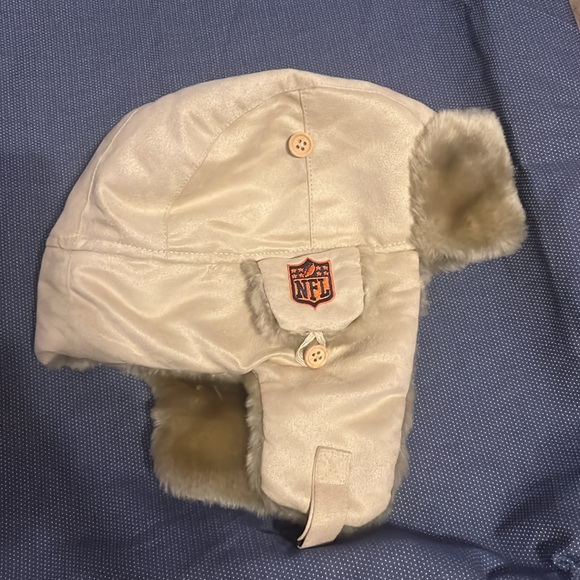Fur Hat with Chicago Bears Logo - Picture 4 of 8